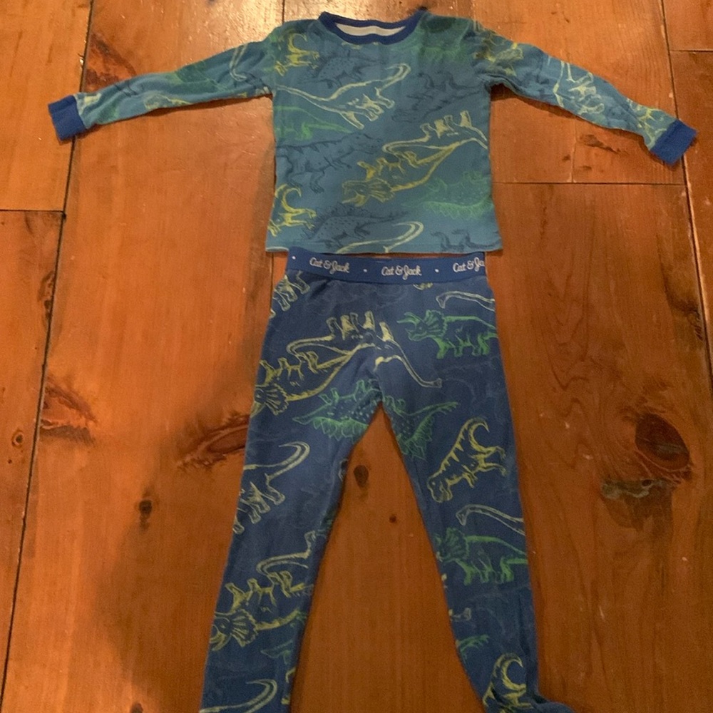 Kids blue Cat and Jack dinosaur pajamas. Size 6
